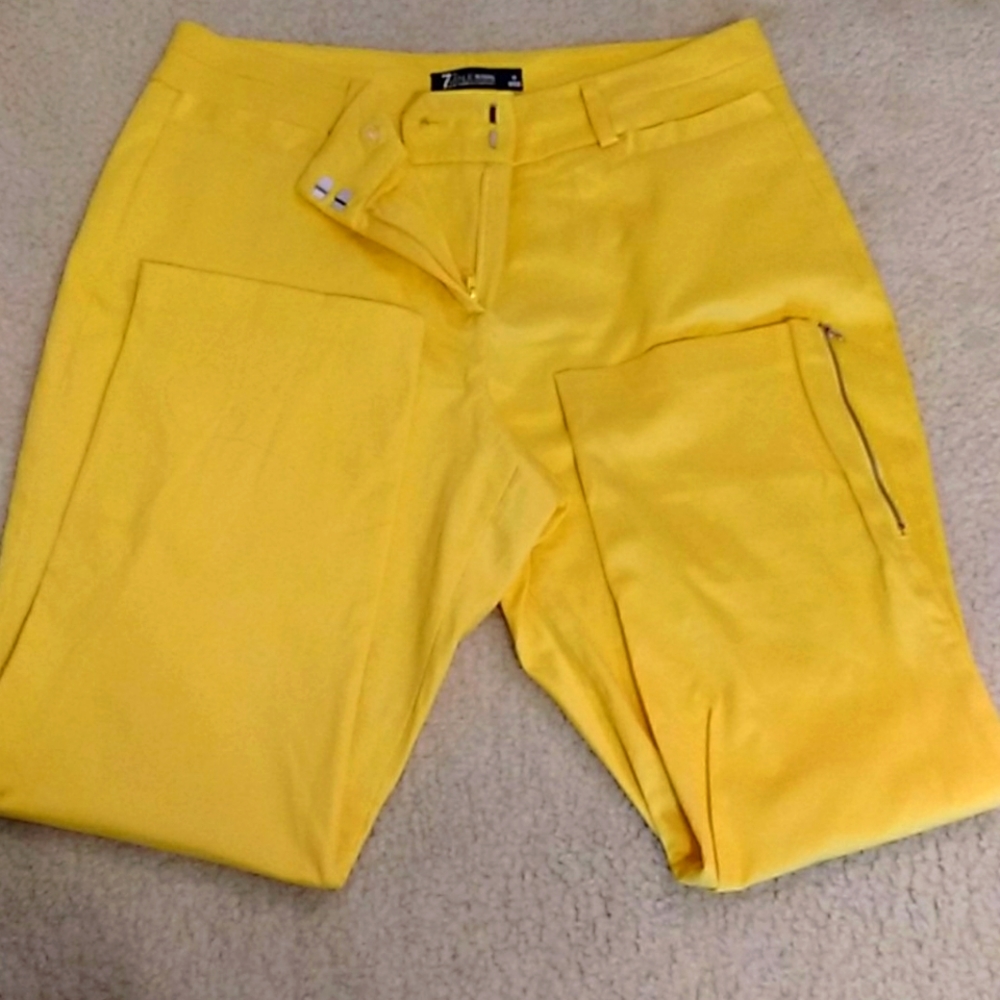 Ladies Capri Pants with Zipper Ankle